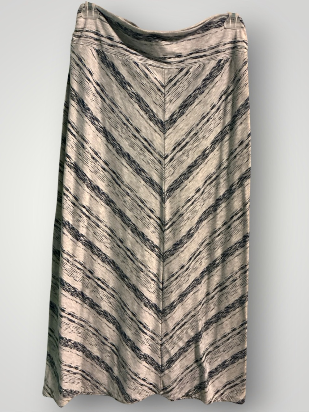 🌺Faded Glory Gray/Navy Chevron Maxi Skirt